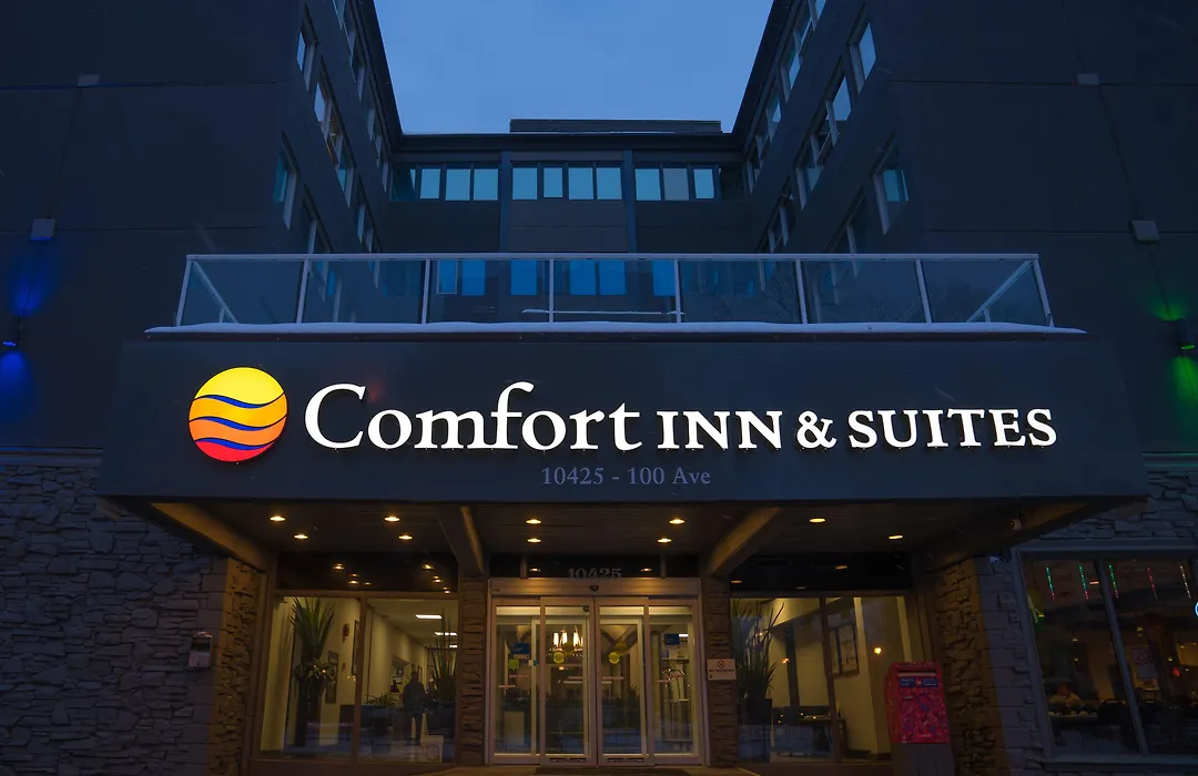 Comfort Inn & Suites Edmonton Downtown-1